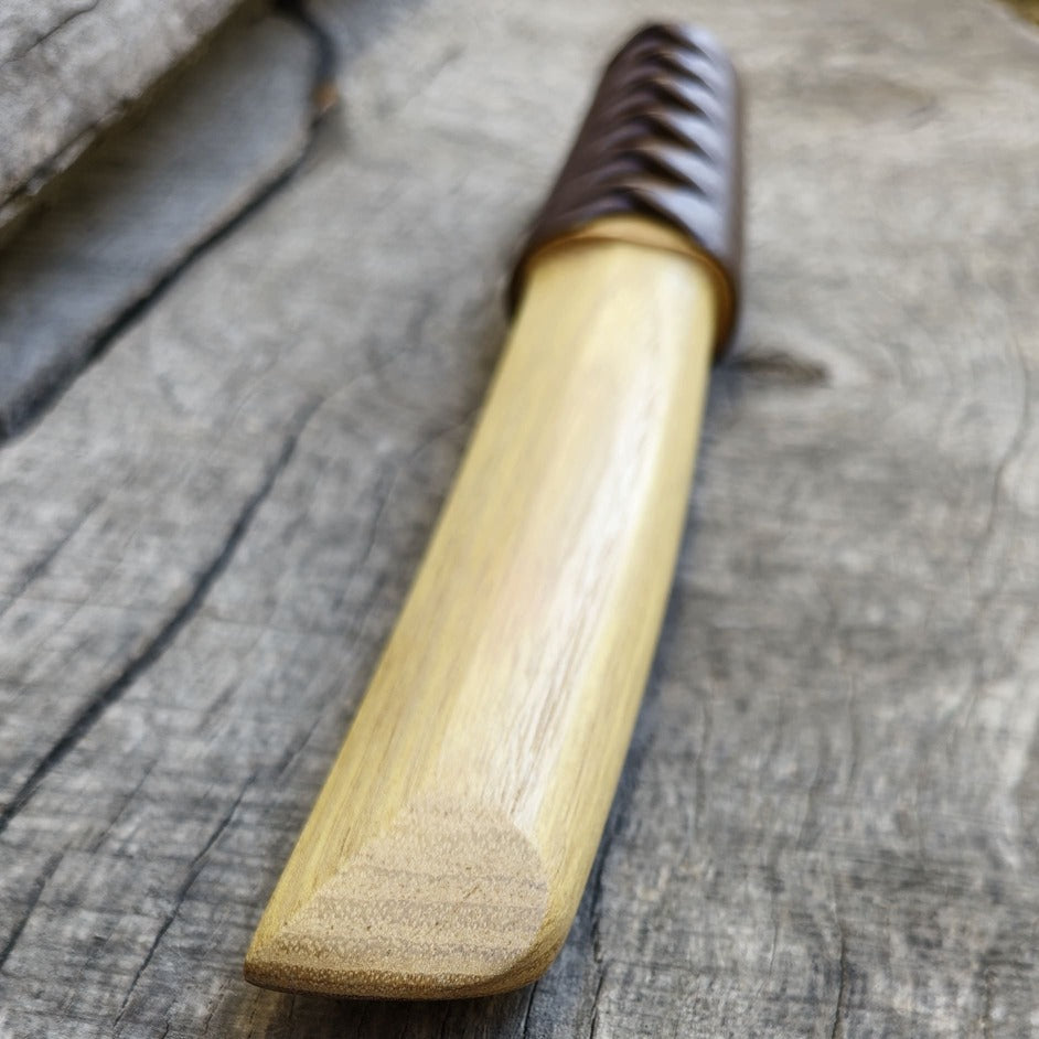 Wooden tanto for martial arts training, made of natural wood.