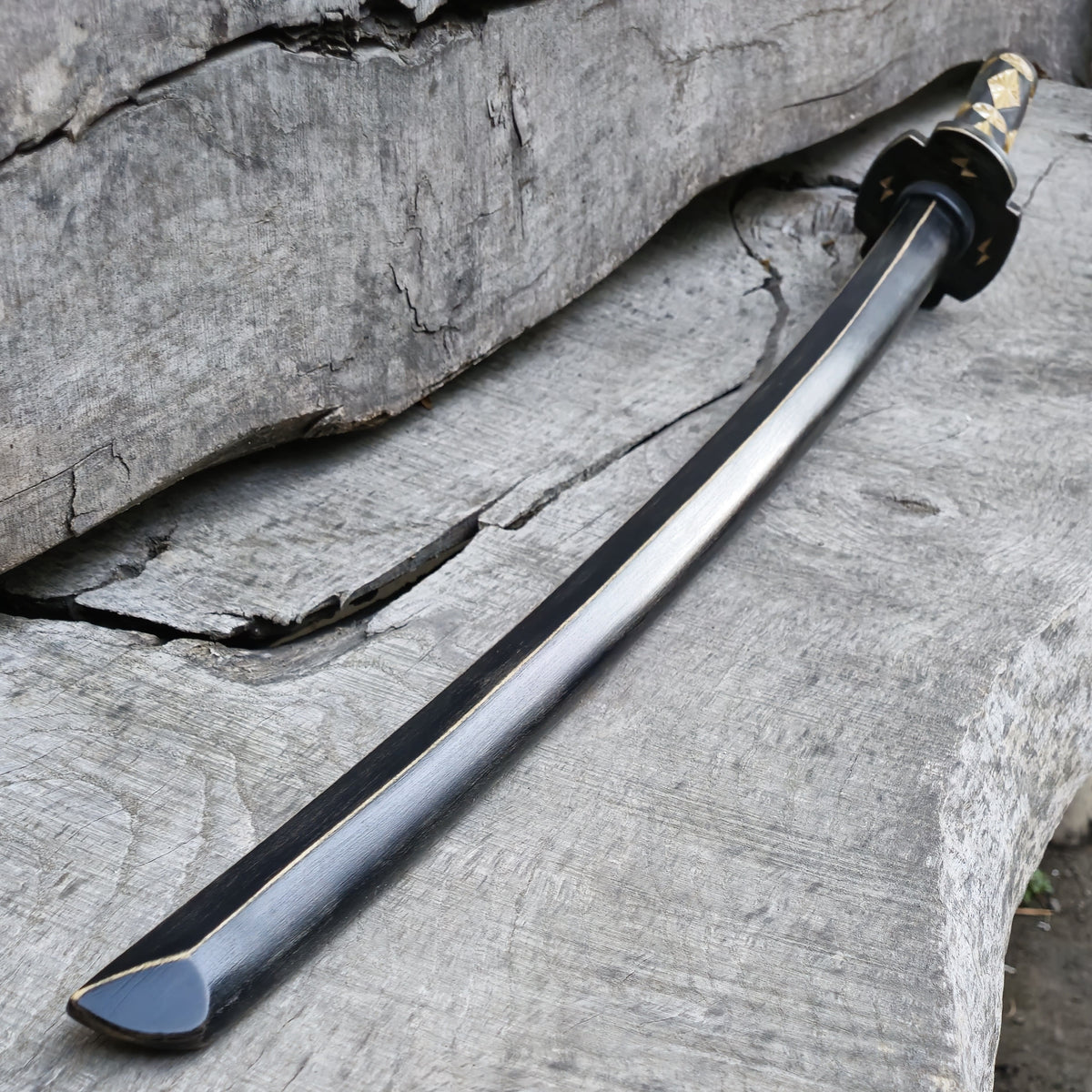 Premium wooden bokken for martial arts training, designed for kendo, aikido, and samurai practice. Durable wood with a smooth finish for optimal handling