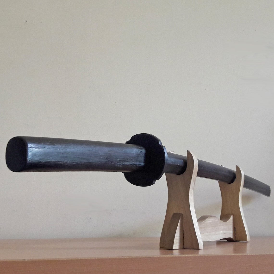 Японський Bokken Daito 102 (40.1") з tsuba - Aikido, Kendo - Robinia Wood