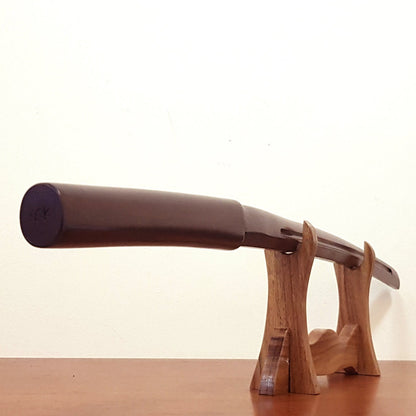 Bokken has a groove along the entire length, due to which the swing movements are obtained with a sound effect - a whistle.