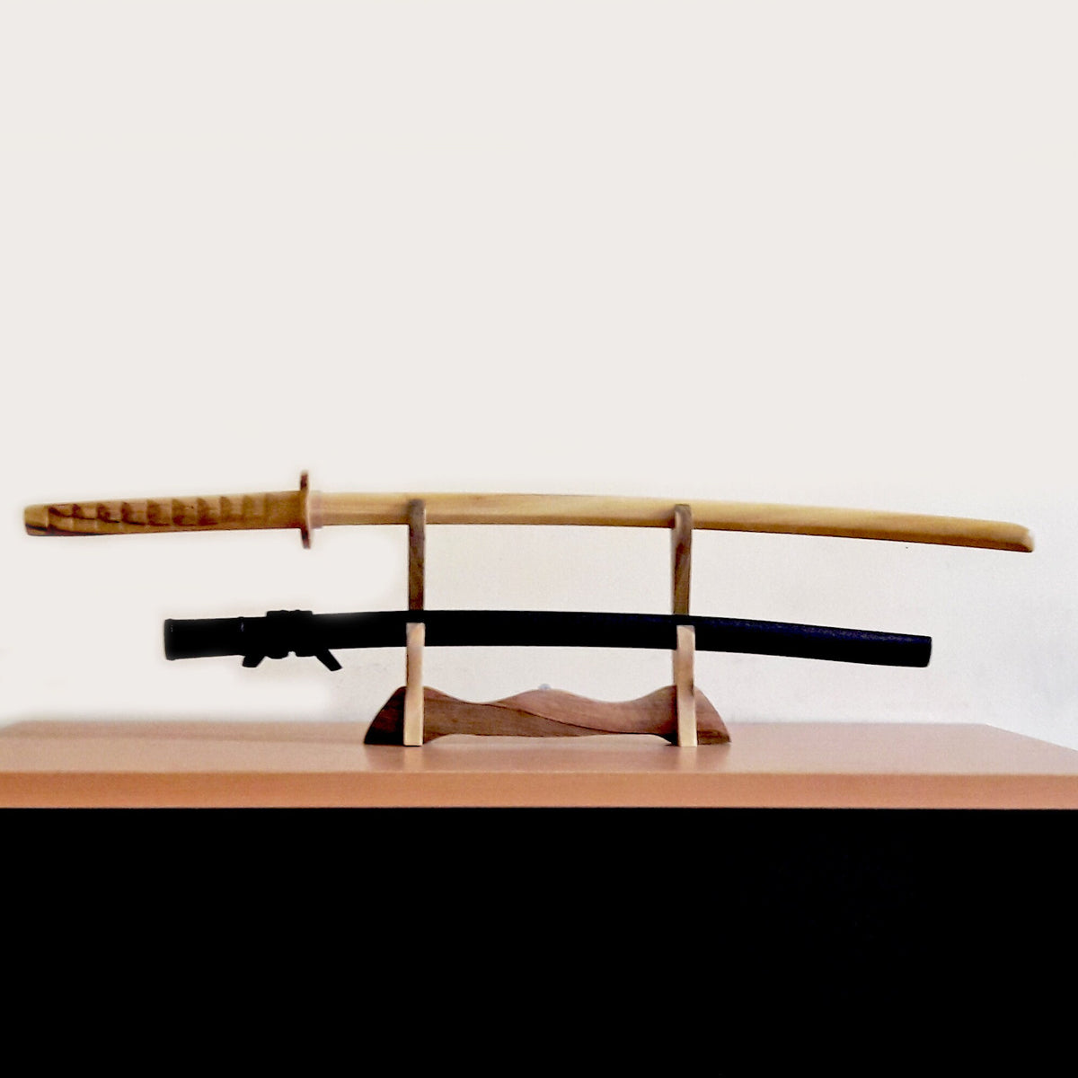 Дерев'яний боккен Daito Deluxe з цуба, пластикова сая для іайдо - Robinia Wood
