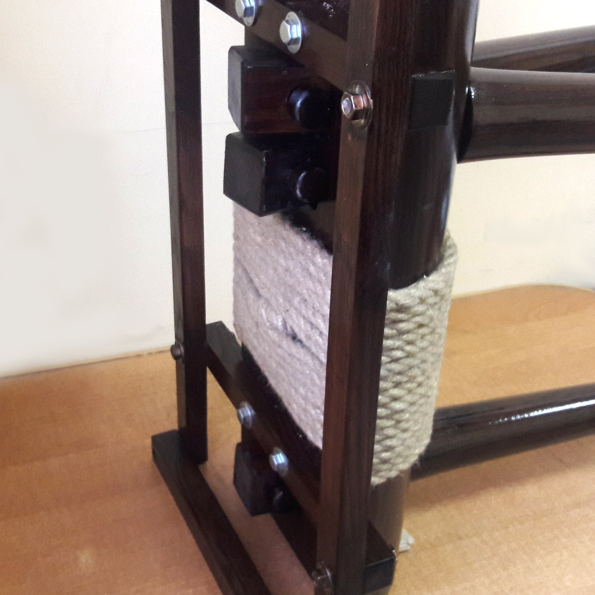 Compact Wing Chun Wooden Dummy with Rope and without a Leg (Muk Yan Jong) – Wall Mounted – European Ash
